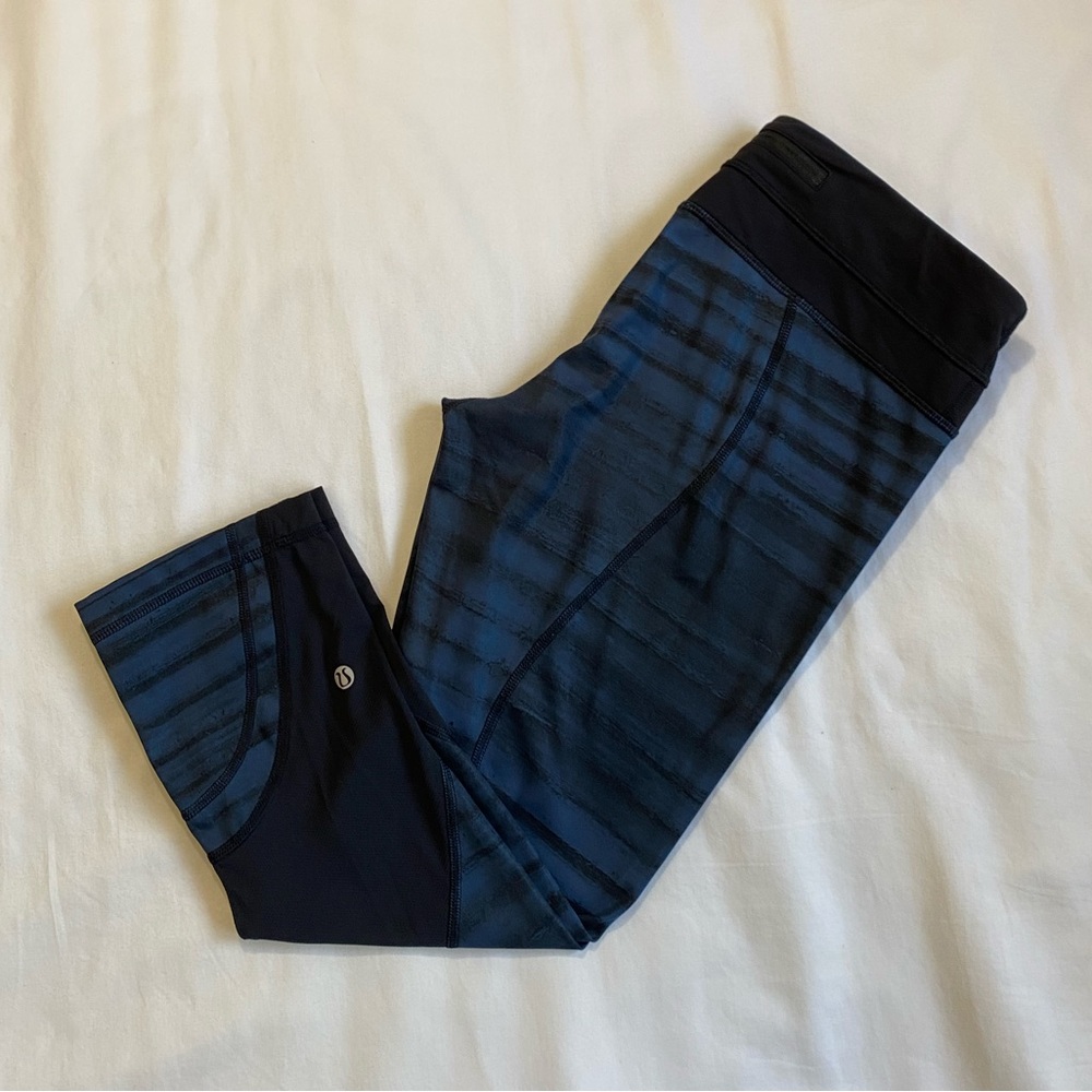 Lululemon Blue and Black Patterned Running Crops Size 8